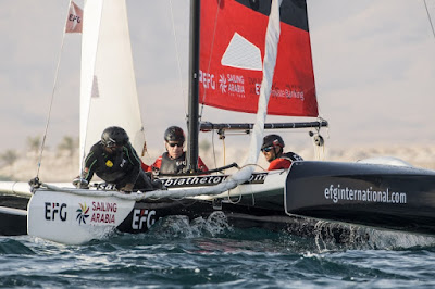 Franck Cammas laisse la barre au Spi Ouest France