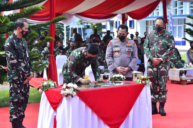 Hadi Tjahjanto dan Listyo Sigit Prabowo Kunjungi Lembaga Pendidikan TNI dan Polri.lelemuku.com.jpg