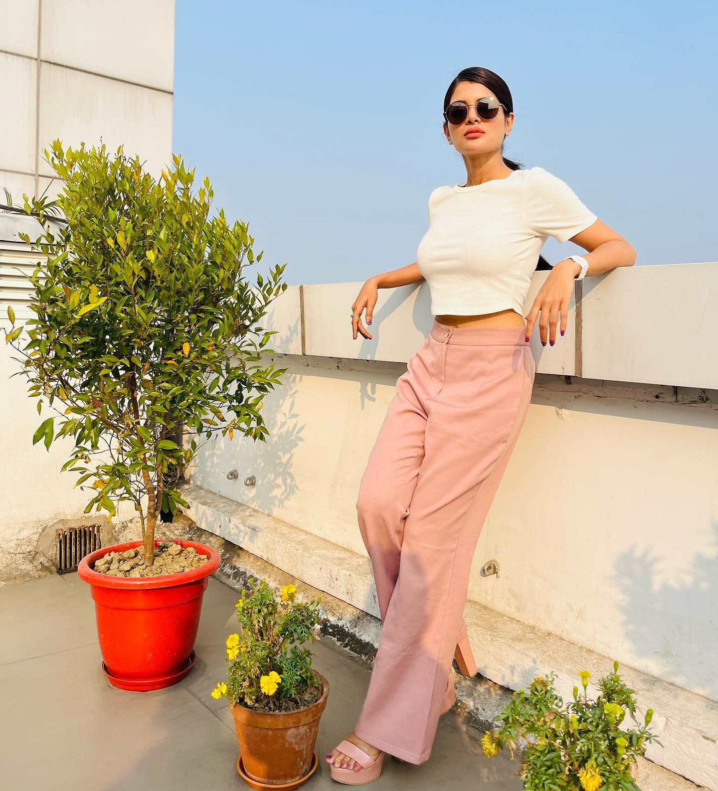 Madhumita-Sarcar-looks-cute-and-alluring-in-crop-top-See-the-PICS-08-Bengalplanet.com