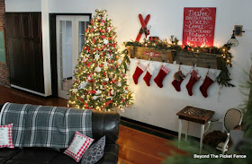 rustic farmhouse Christmas, pallet shelf, Christmas home tour, old schoolhouse, https://goo.gl/xpejCP