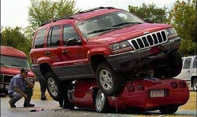 Kecelakaan Mobil yang Unik 