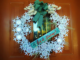 http://hollyshome-hollyshome.blogspot.com/2014/01/a-snowflake-wreath-for-winter.html