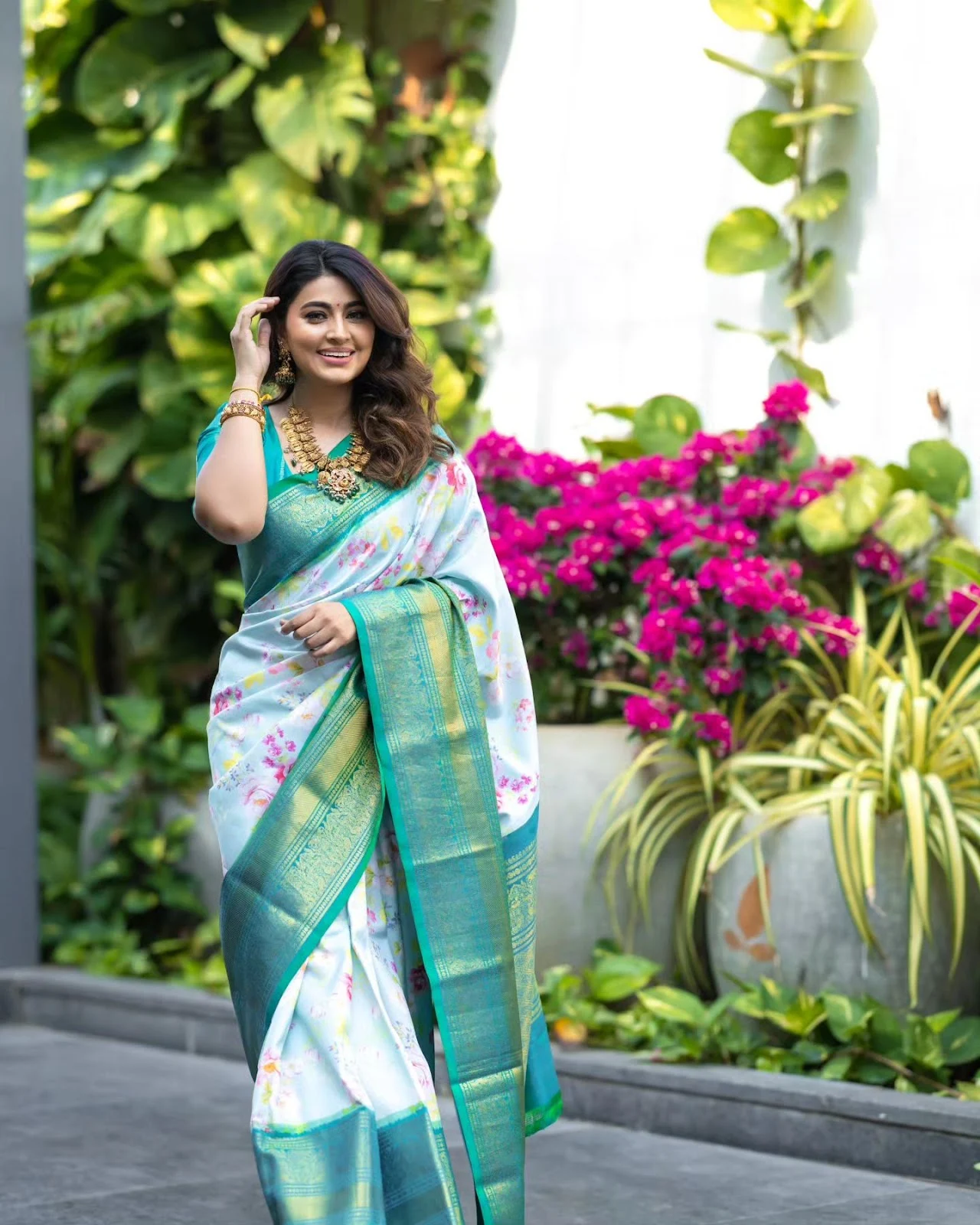 Actress Sneha prasanna latest beautiful saree photoshoot