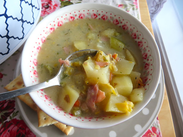 Crock Pot Creamy Veggie Chowder