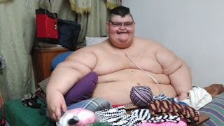 Após 3 anos preso à cama, homem mais gordo do mundo conta sobre progressos após perder 220 quilos