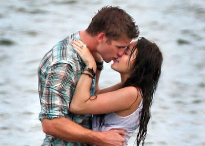 Miley-Cyrus-Hot-Kiss