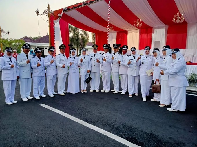 Lurah Mangga Besar Asniliaty, S.Si, M.Si mengikuti upacara Penurunan Bendera dalam rangka HUT RI Ke - 77 bertempat di Pendopoan Rumah Dinas Walikota Prabumulih.