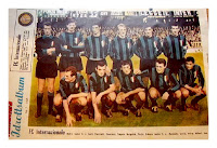 F. C. INTERNAZIONALE DE MILÁN - Milán, Italia - Temporada 1964-65 - Sarti, Facchetti, Guarneri, Tagnin, Burgnich, Picchi; Mazzola, Corso, Peiró, Milani y Jair