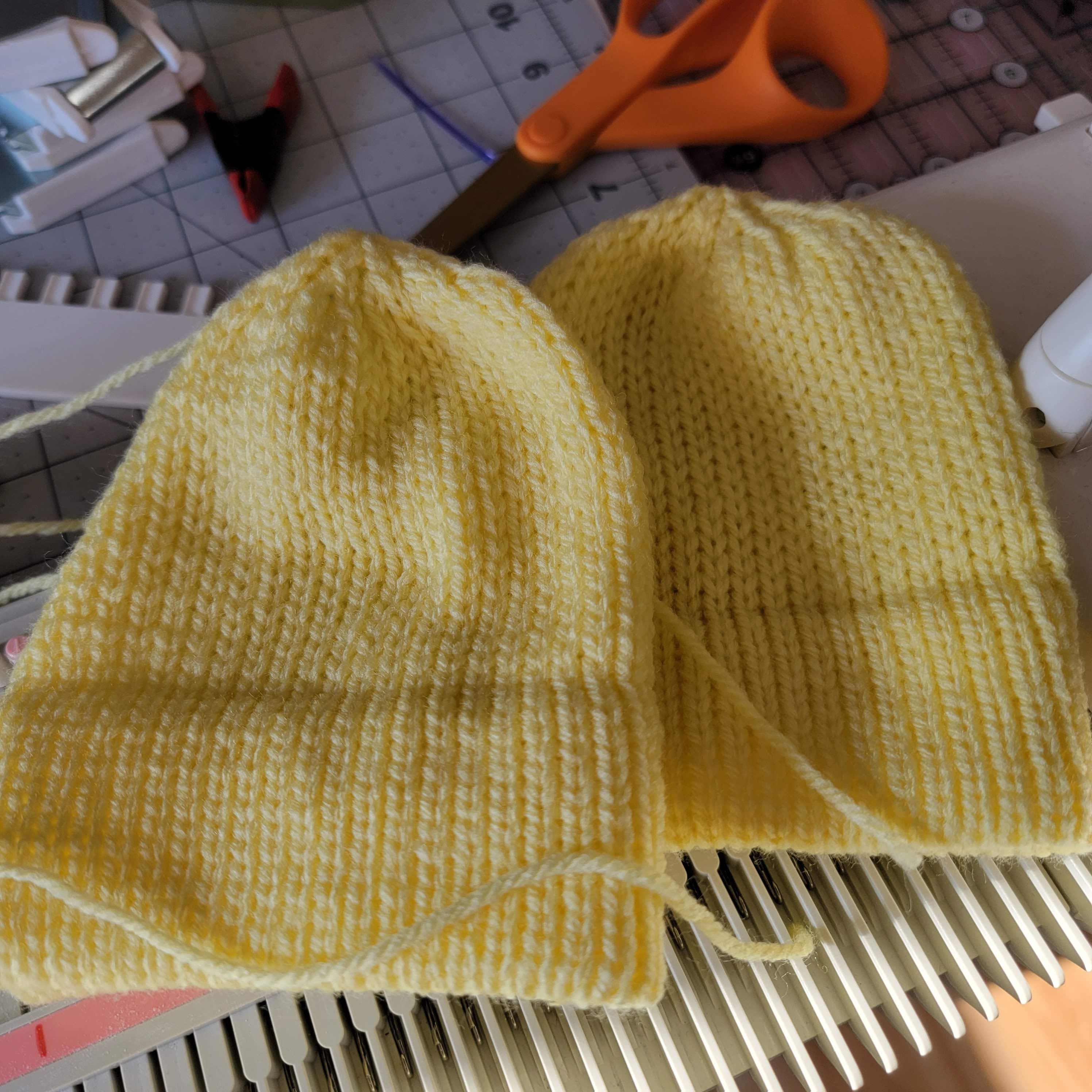I'm a hat knitting machine! : r/knitting