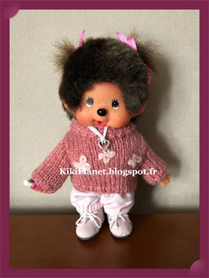 Pull rose "fleurs" fait main  pour Kiki ou Monchhichi, handmade, vêtement, tricot, knitting