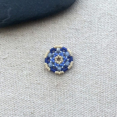 Free tutorial to learn bead netting - used to make mandala pendants and flowers