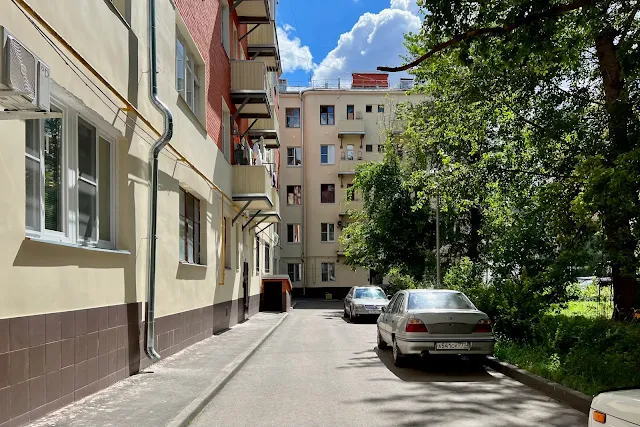 Большая Почтовая улица, дворы, жилой дом 1929 года постройки – часть комплекса жилых домов «Будёновский посёлок»