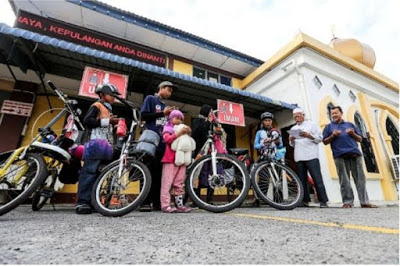 Sekeluarga Berbasikal Ke Mekah Dari Indonesia