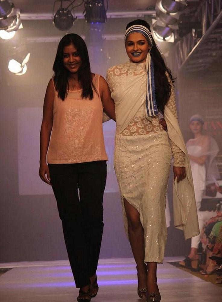 Andrea+Jeremiah+Ramp+Walk+Hot+Stills+At+CIFW+2012+Photos+Stills+(8).jpg