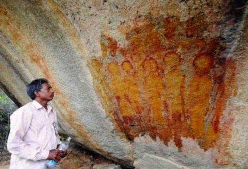 Indian Archaeologists Found 10 000 Year Old Rock Paintings Depicting Aliens