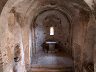 Interior de l'ermita de Sant Genís Sadevesa