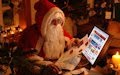 Santa Claus haciendo sus compras por Internet