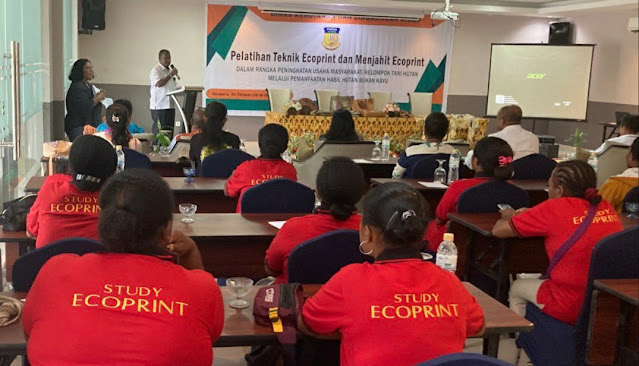 Pelatihan HHBK Teknik Eco-Print di Papua Hadirkan Produk Unik dengan Nilai Ekonomis Tinggi