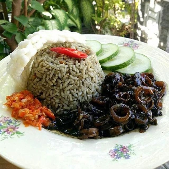 Resep dan Cara Memasak Nasi Cumi Hitam - Resep Aye