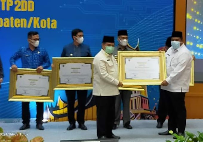 Bentuk TP2DD, Bupati Suhatri Bur Terima Reward dari Bank Indonesia