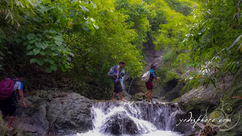 Hikers crossing waterfalls going up Payaran Falls