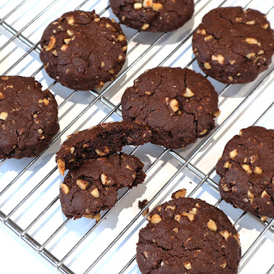 Galletas de chocolate y avellana tostada