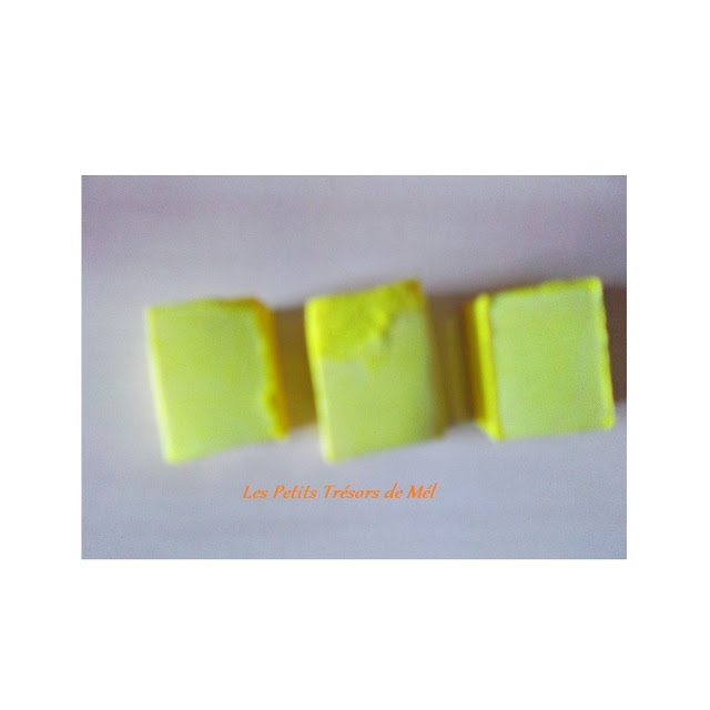 Mottes de beurre miniatures fabriquées en carton mousse.