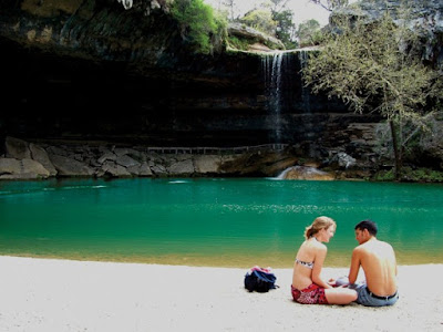 Đặt vé máy bay đi Austin giá rẻ khám phá Hồ bơi Barton Springs 