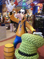 Pateta, na loja da Disney - Goofy, at Disney Store