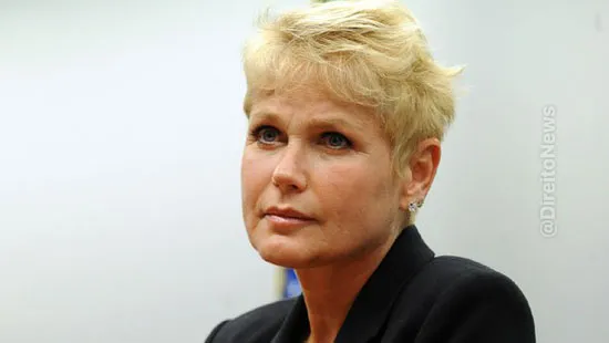 xuxa perde processo indenizacao carla zambelli