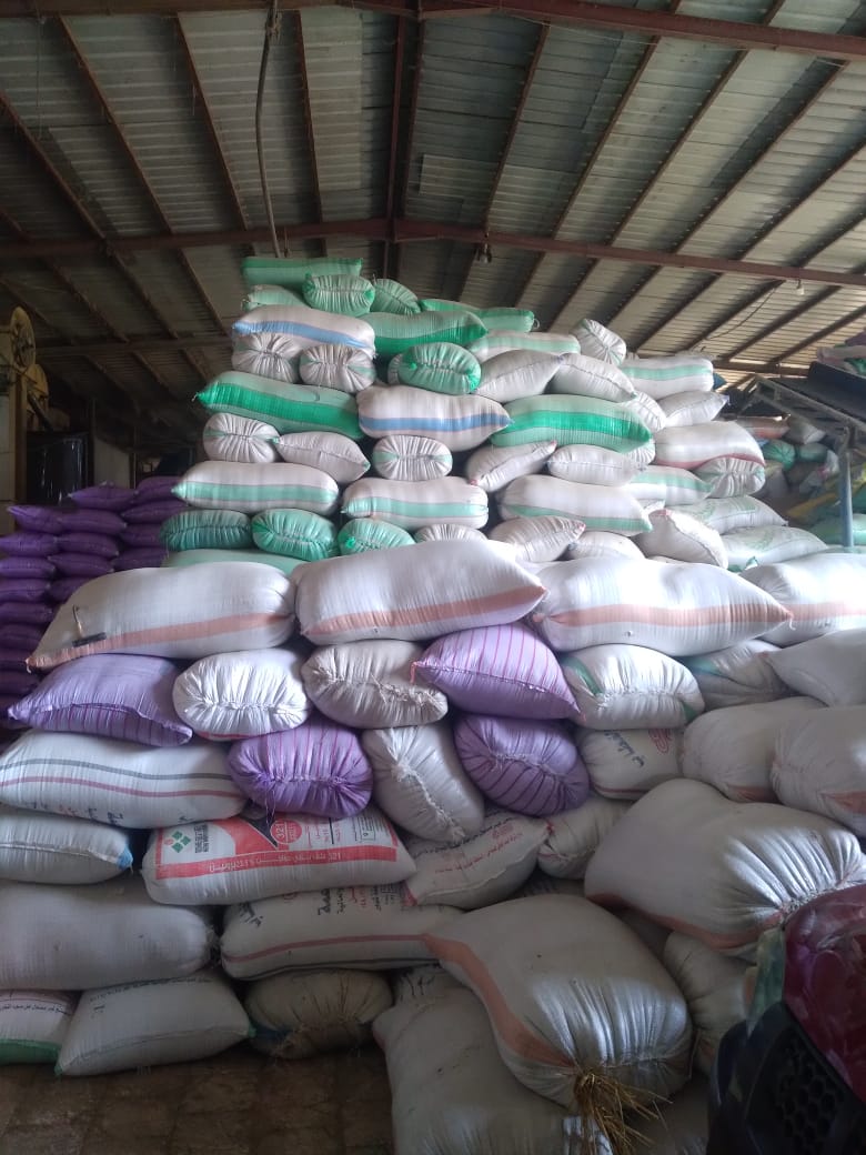 بالصور..إحباط محاولة تهريب 14 طن أرز شعير خارج كفر الشيخ