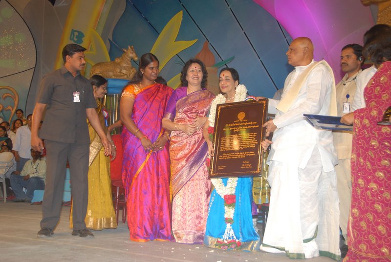 [2010+nandi+awards95-773306.jpg]