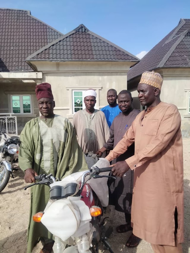  Deputy Speaker In 9th Plateau State House Assembly, Yipmong Bids Farewell To Constituency... Distributes Motorcycles To Traditional Rulers