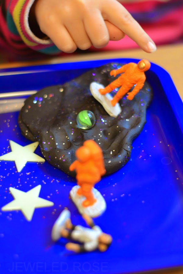 GALAXY DOUGH: easy to make play dough that is "out of this world" #playdoughrecipe #playdough #galaxyplaydough #galaxyplaydoughrecipe #playdoughactivities