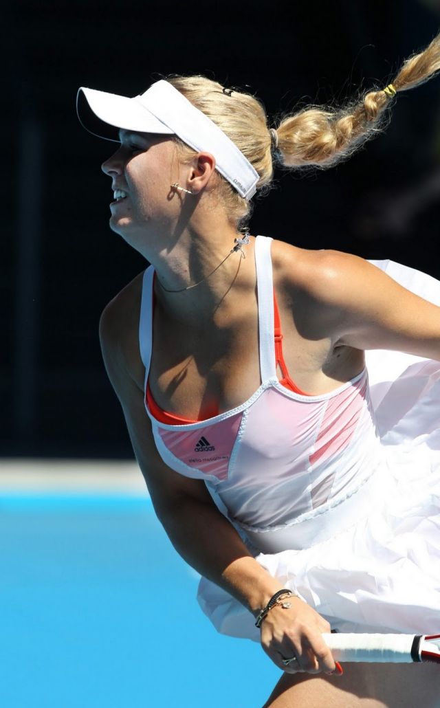 caroline wozniacki hot pictures. Caroline Wozniacki