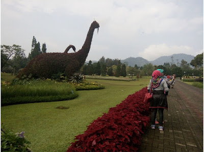 dinosaurus Taman Bunga Nusantara