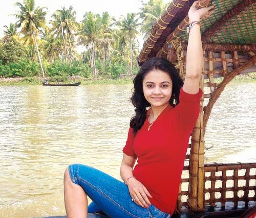 Devoleena Bhattacharjee HD wallpapers Free Download