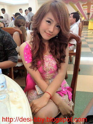 Anny Zam - Khmer singer at Town Production 
