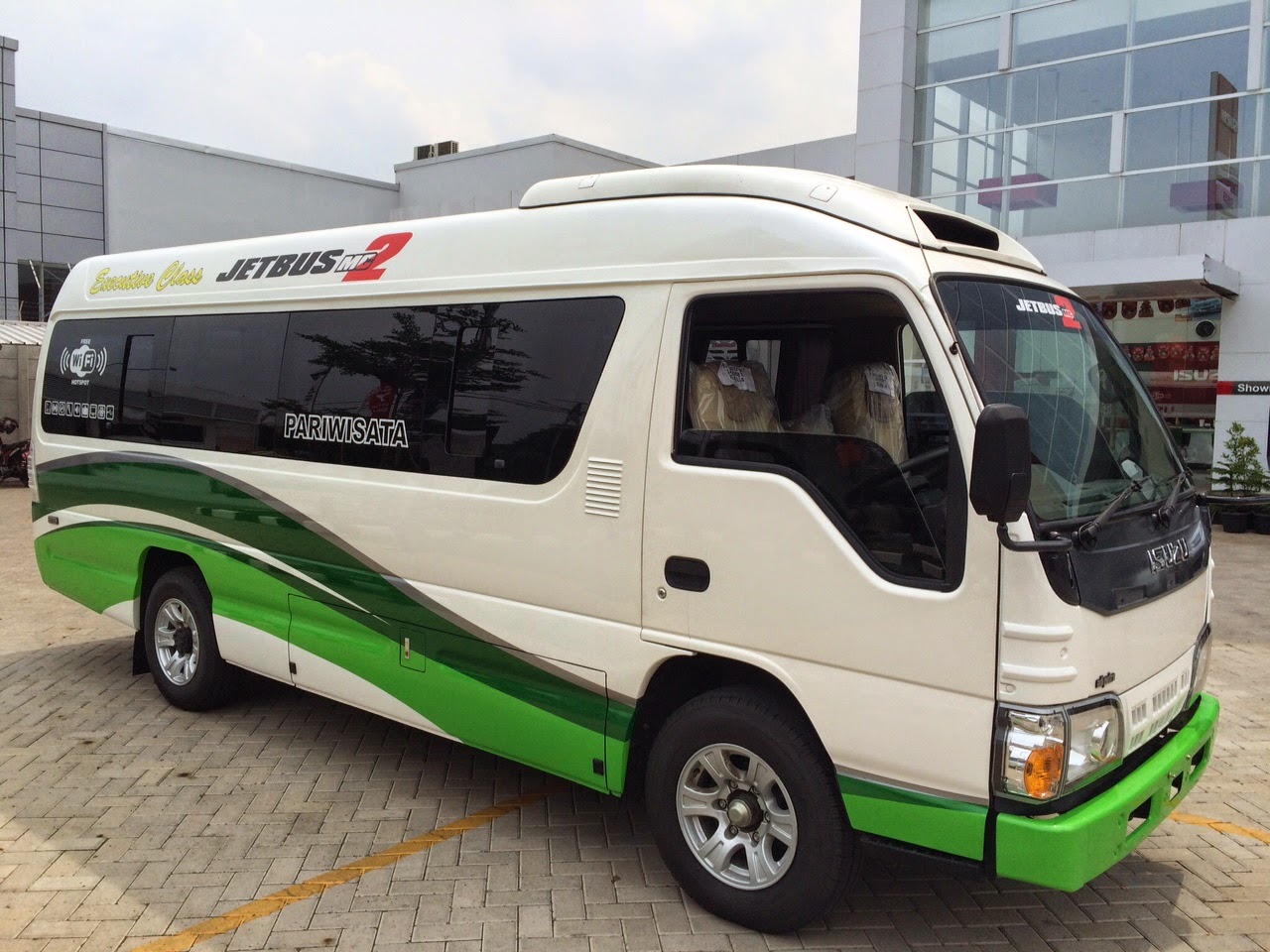 ISUZU Indonesia Mikrobus Long Adiputro JetBus