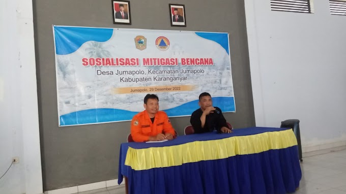 Mengikuti Sosialisasi Mitigasi Bencana di Balai Desa Jumapolo