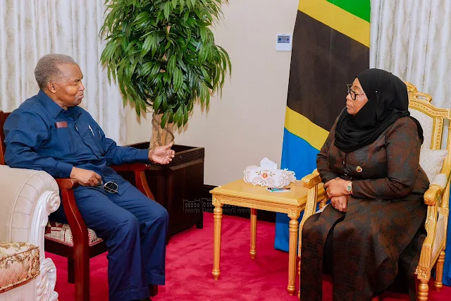 President Samia talking to the former prime minister