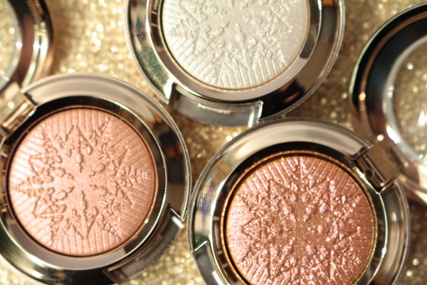 ExtraDimensionEyeshadowSnowBallMAC21