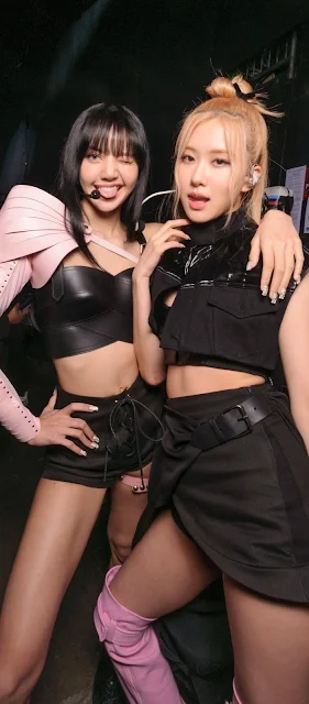 Lisa and Rosé are the first K-Pop girl group members to reach 1 million ‘likes’ on Instagram.