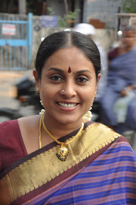 Tamil Actress Saranya Ponvannan Spicy in Saree Stills