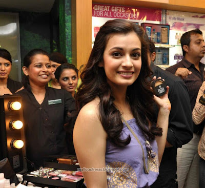 Dia Mirza photo gallery