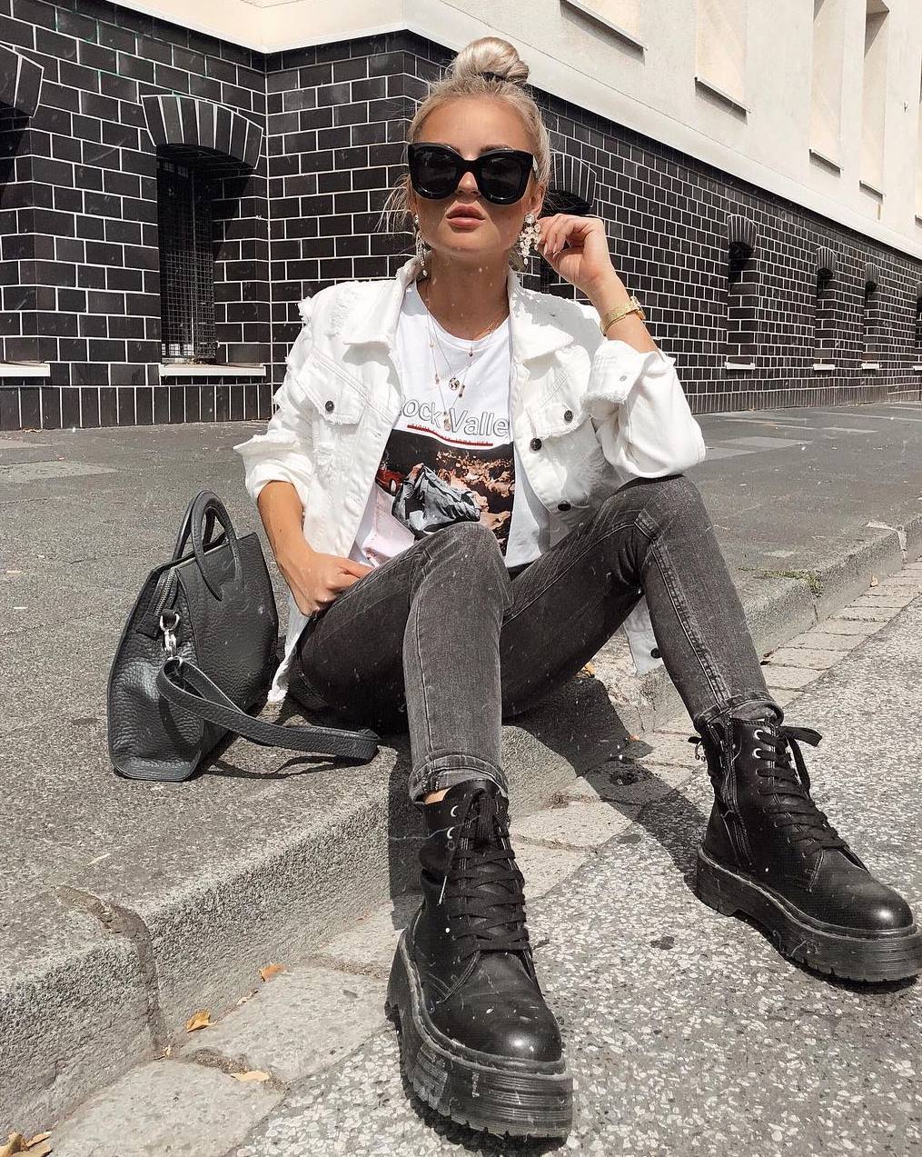 casual look | boots + bag + white denim jacket + top + jeans