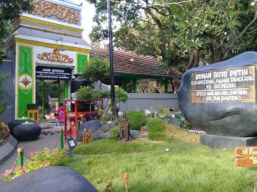 Makam Sunan Boto Putih