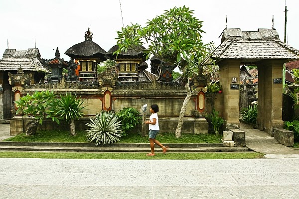Budaya Bali Angkul  angkul  atau Gerbang Rumah Adat Bali