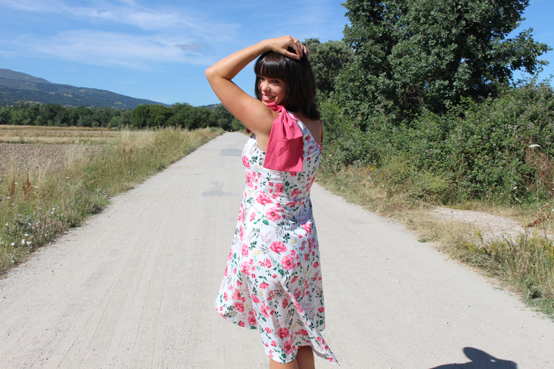 Vestido asimétrico de flores