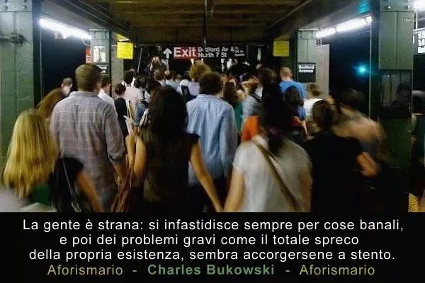 Folla in metropolitana